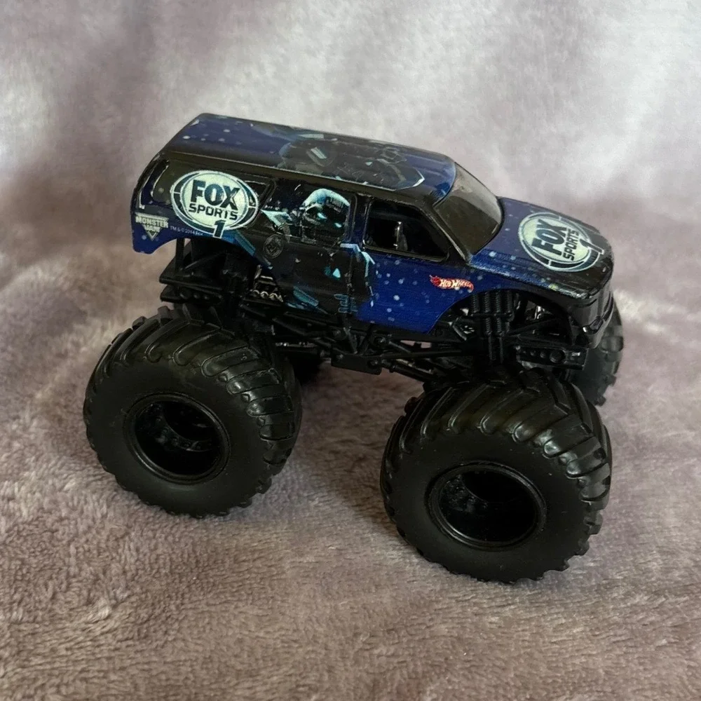 Hot Wheels Monster Jam Fox Sports 1 Cleatus Monster Truck 1:64 Die-Cast Blue